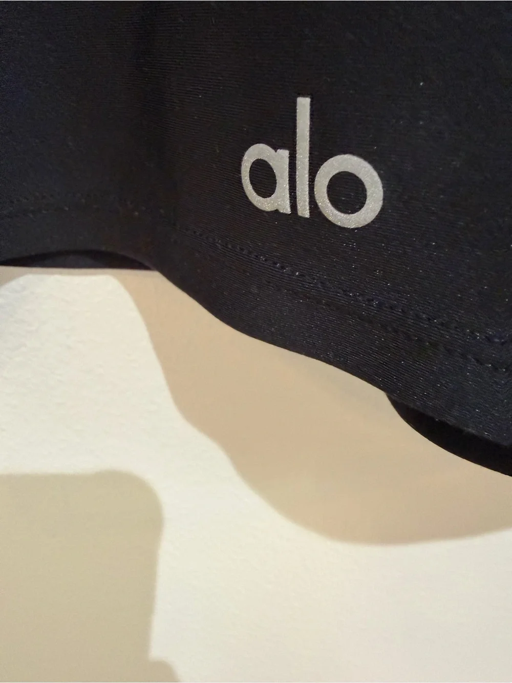 Alo yoga archer top cropped black yoga workout w/riptag   Size med